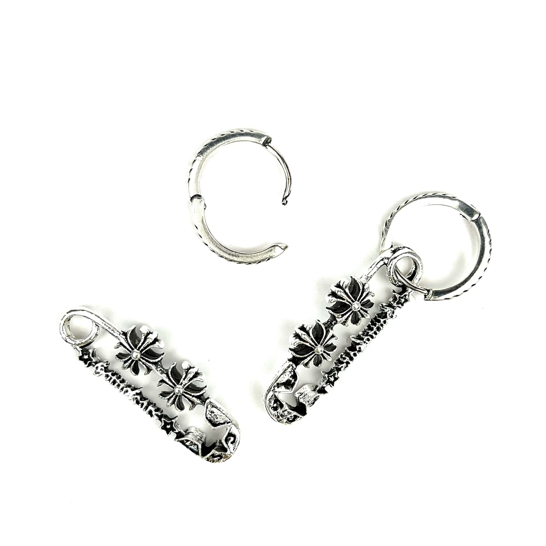 * گوشواره کروم هارتز نقرهای * گوشواره دارک با طرح صلیب * گوشواره حلقهای Chrome Hearts Style * گوشواره استریت استایل نقرهای * Chrome Hearts Style Silver Earrings